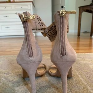 Jessica Simpson heels
